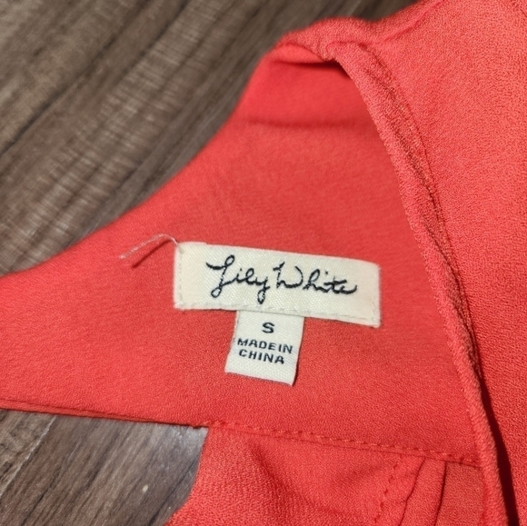 LILY White Coral/Pink Color Sleeveless Top With Gold Embellished Neck Sz Small - Picture 3 of 4